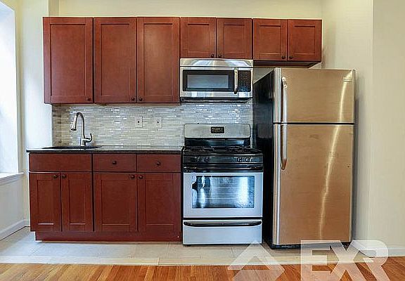 2nd image of 372 Montgomery St #1BB