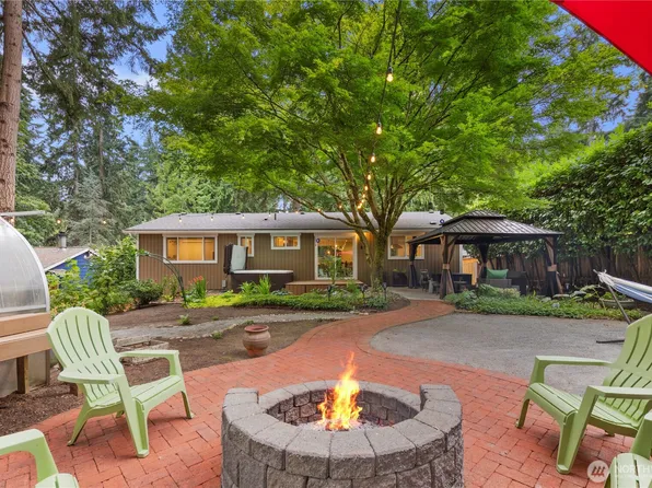 8201 202nd Place SW, Edmonds, WA 98026