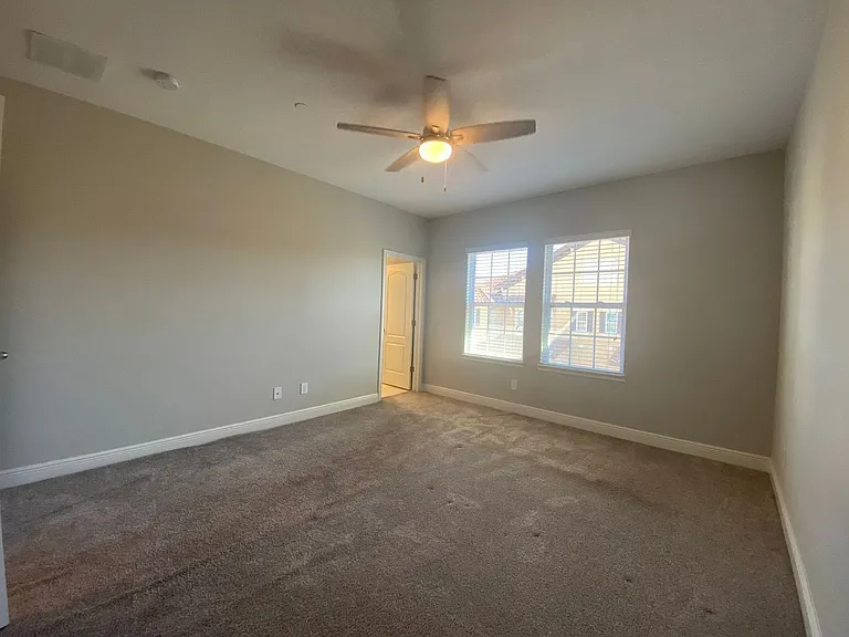 2408 Lobelia Dr — Photo 7