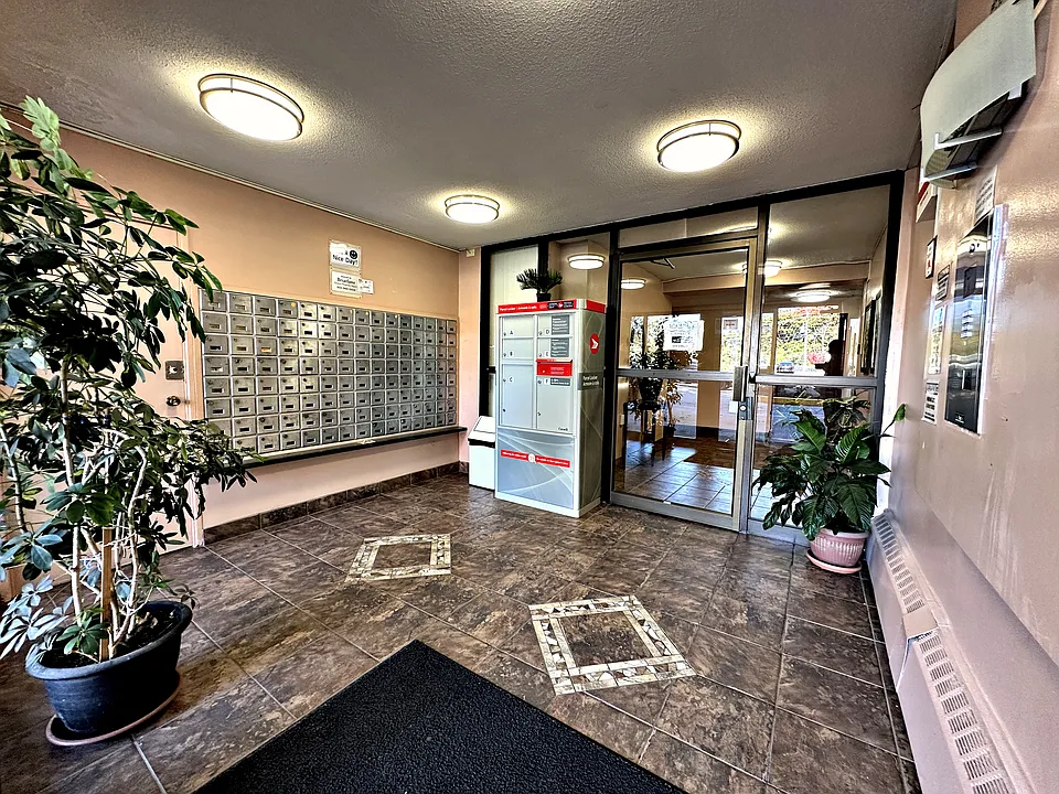 1875 Steeles Ave W