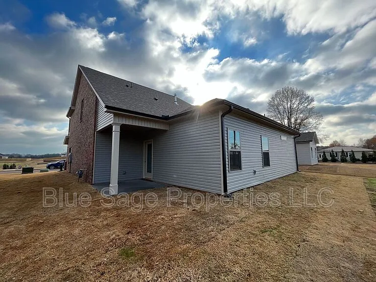16423 Demi Dr — Photo 22