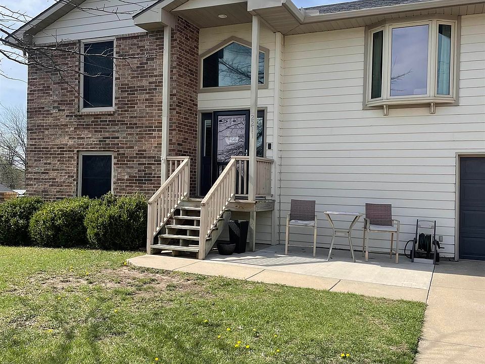 1st image of 2211 Crestview Dr
