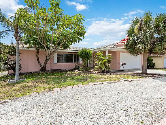 4th image of 3005 Gulf Blvd #1