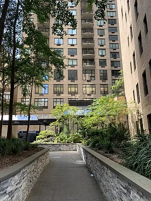 Rented by R New York | media 23