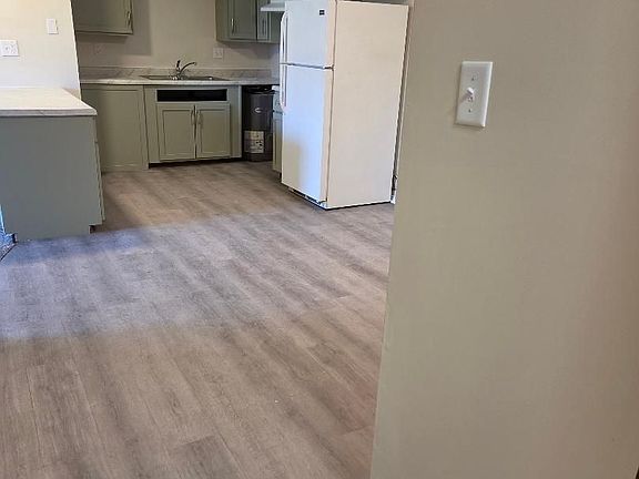 5th image of 1472 Pioneer Rd #7