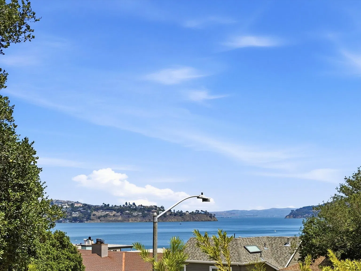 3 bed, 1540 sqft, $5,800 — Photo 1
