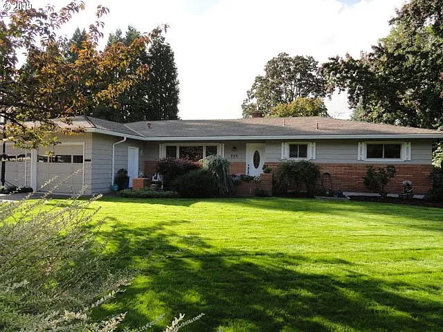 755 NE 6th Ave photo 1