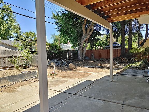4th image of 8599 Everglade Dr