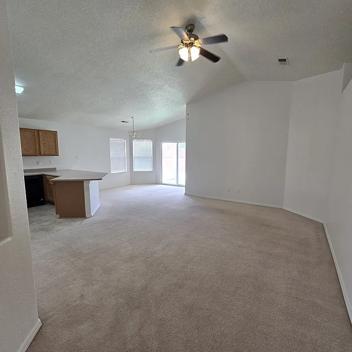 3 bed, 2.0 bath, 1409 sqft, $1,800 — Photo 4