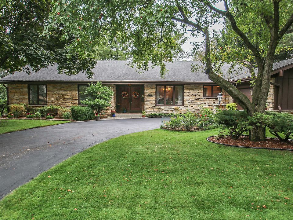 1st image of 7530 N Applewood Ln