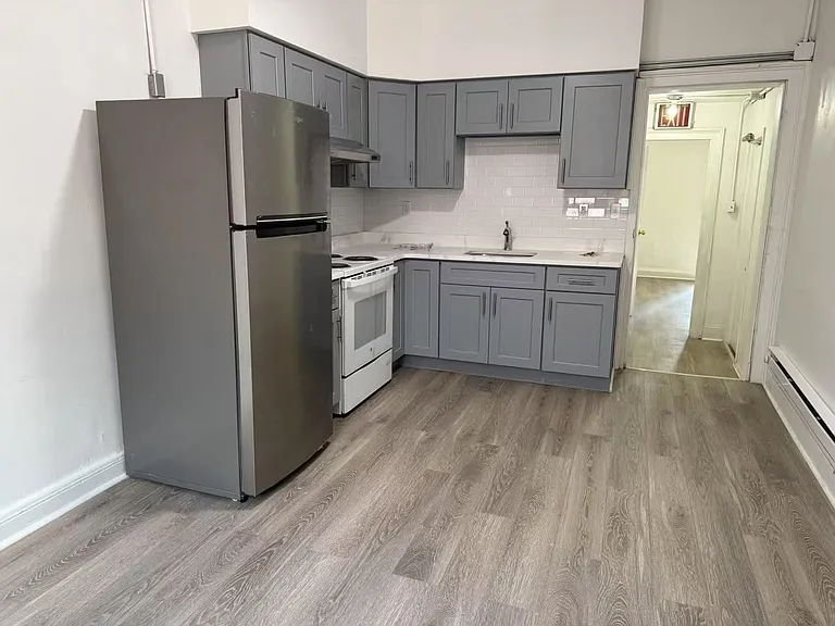 228 N 10th St #2 — Photo 1