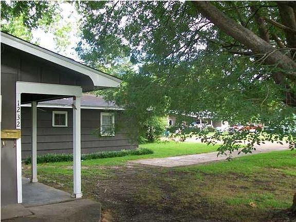 Welcome to 1232 Lamar Ave!