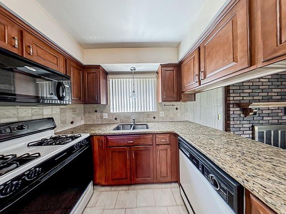 4th image of 14322 Four Lakes Dr