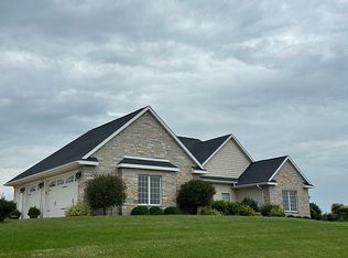 1709 Humeston Rd, De witt, IA 52742