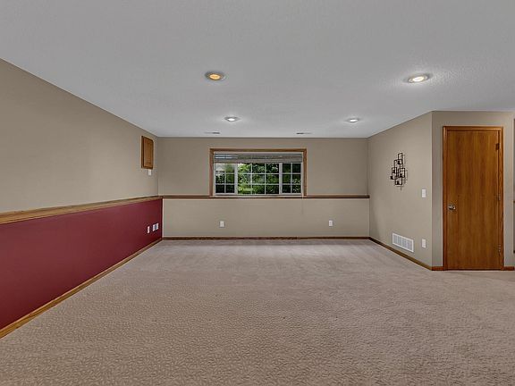 5th image of 1294 Stone Ridge Rd