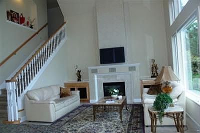4th image of 4009 Berwick Ln SE