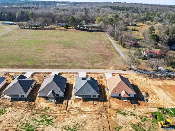 237 Deer Trl, Union Grove, AL 35175