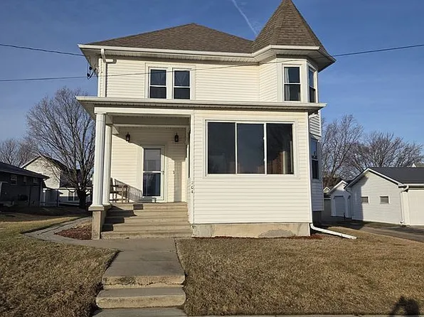 204 2nd St W, Worthington, IA 52078