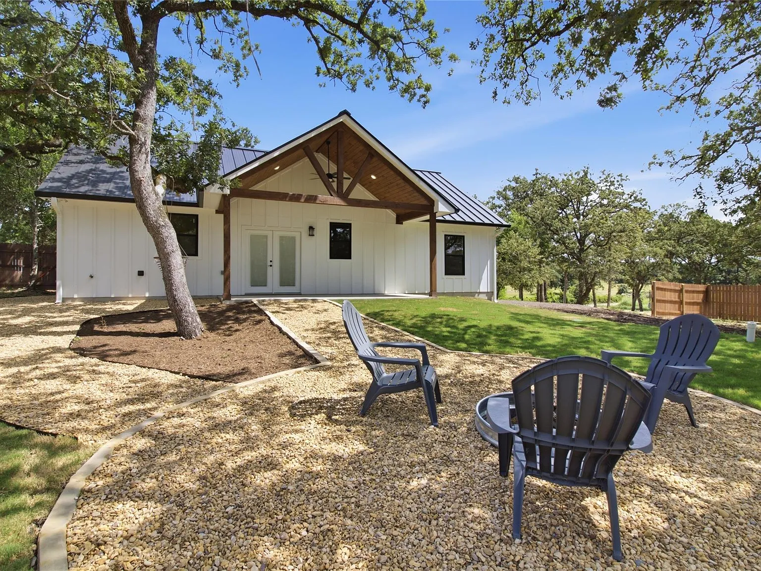 3 bed, 2.0 bath, 1334 sqft, $1,850 — Photo 3