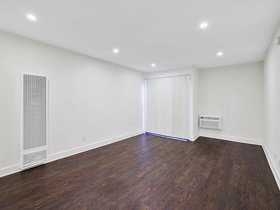 4th image of 510 S Normandie Ave APT 302
