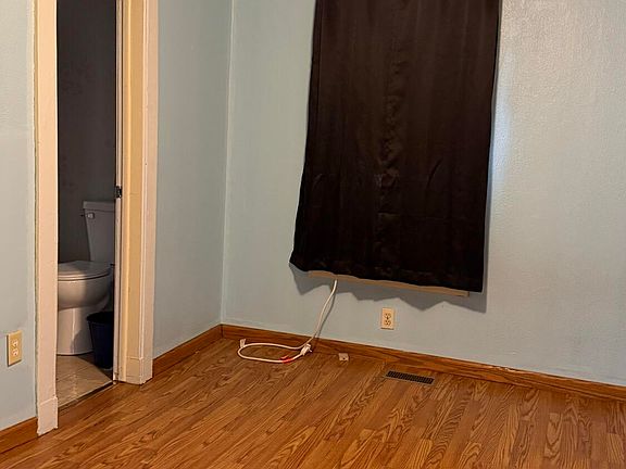 5th image of 2840 Lake St