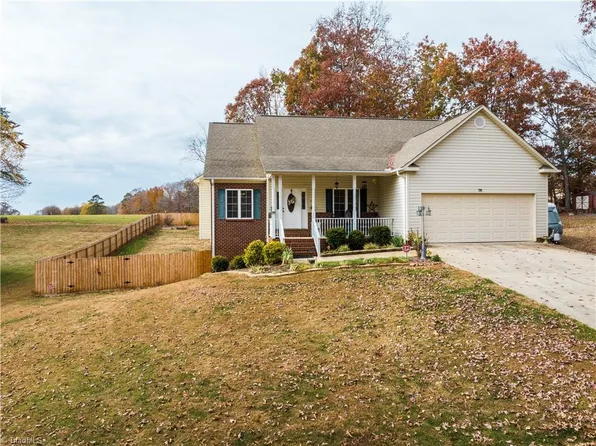 324 Benbow Dr, East Bend, NC 27018