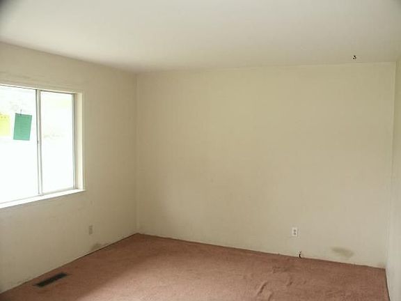 2nd image of 525 W Virginia Cres