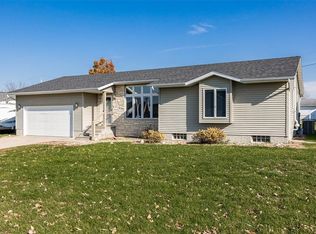 406 B Ave, Atkins, IA 52206