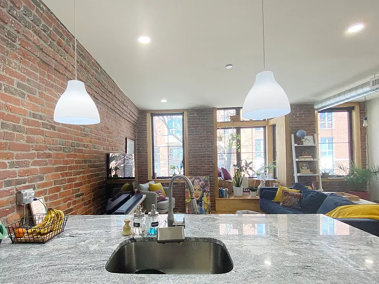 139 Border St #2B — Photo 3