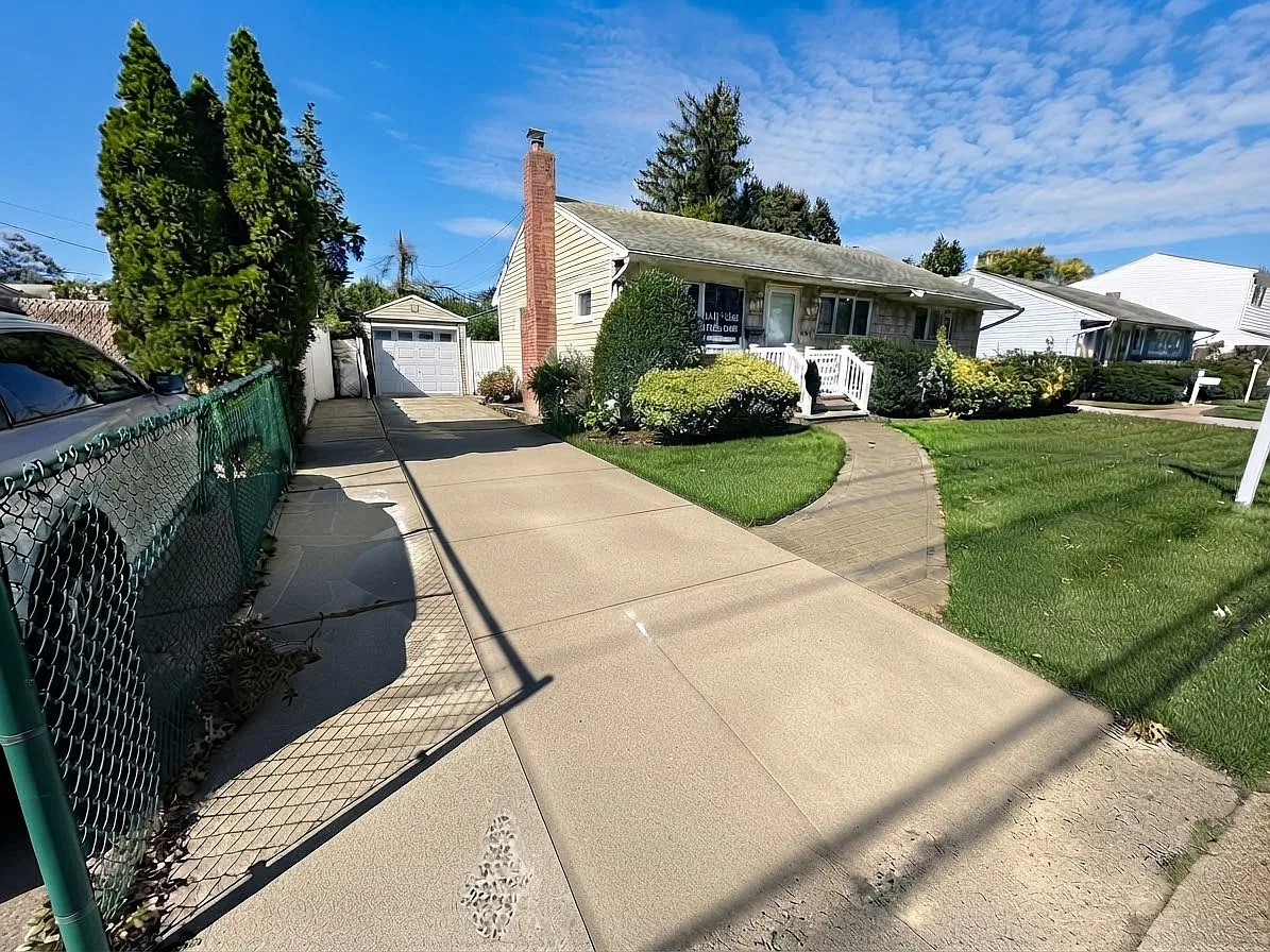 4 bed, 975 sqft, $4,999 — Photo 2