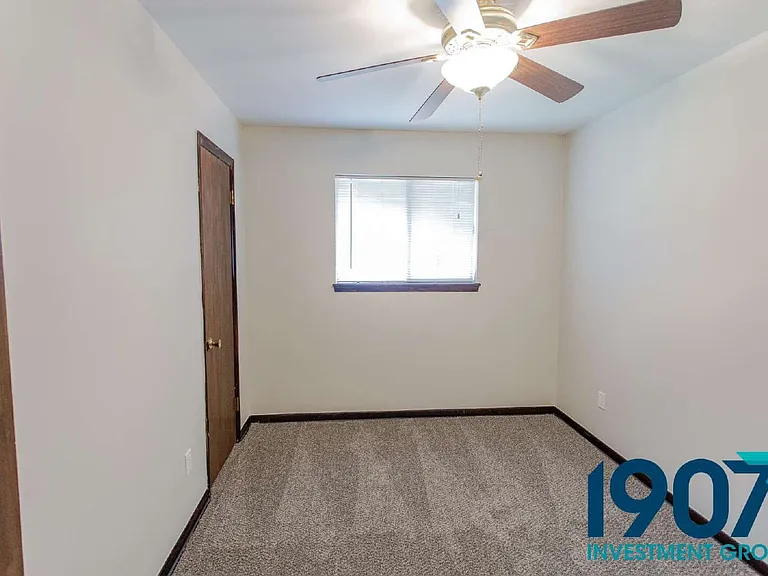 704 SW 2nd St — Photo 17