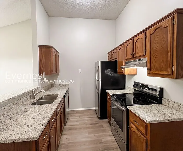 1208 W East Ross Pkwy — Photo 3