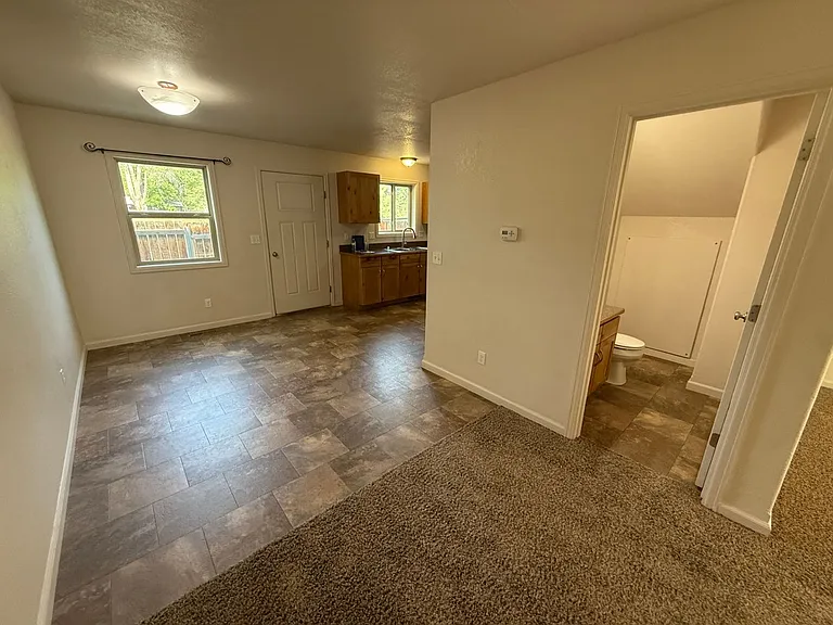 418 W Pershing — Photo 6