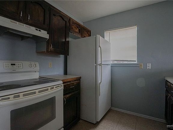 2nd image of 104 Carlotta St APT 1