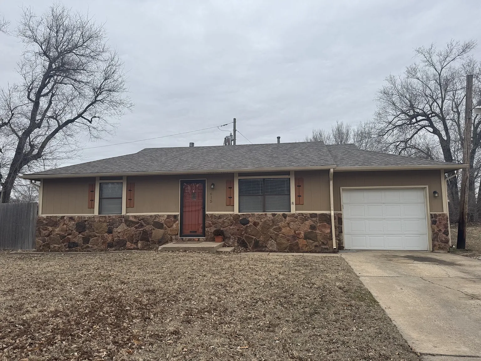2 bed, 1.0 bath, 864 sqft, $995 — Photo 1