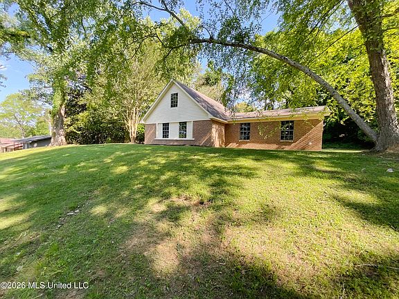 2nd image of 1709 Sherwood Cir