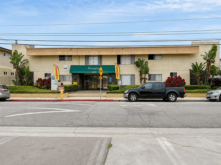 Portofino Apartments — Photo 22