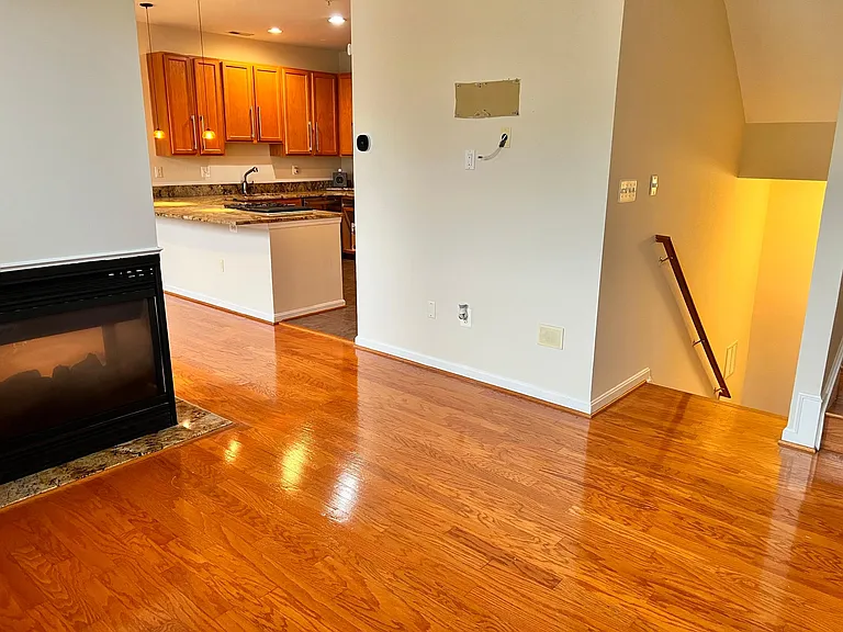1607 E Fairmount Ave — Photo 9