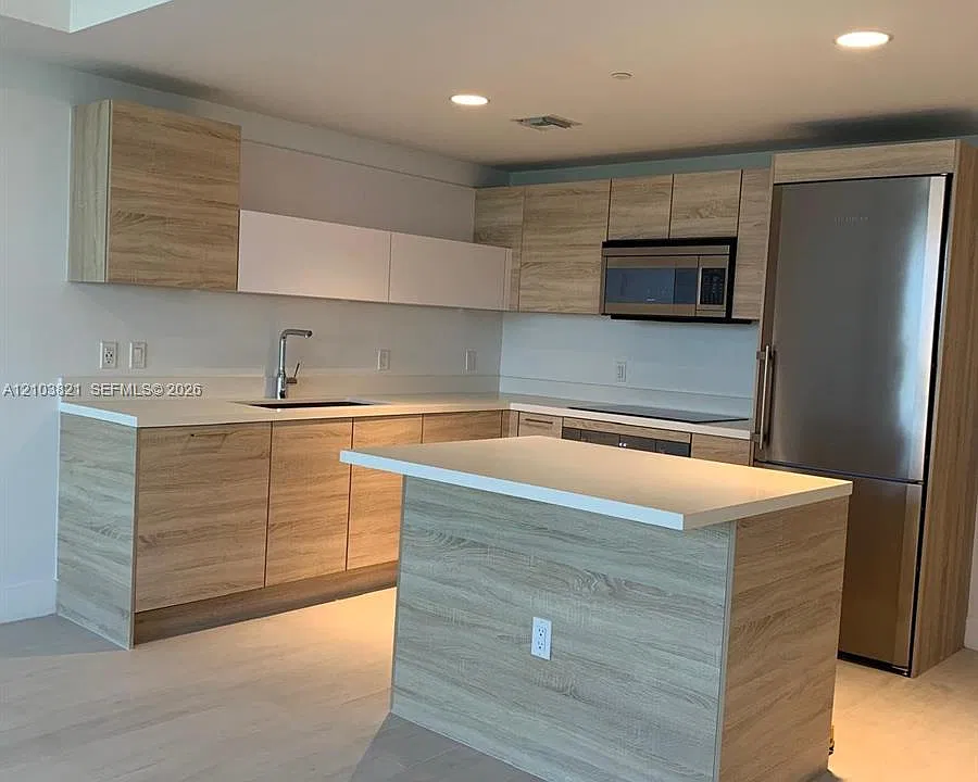 16385 Biscayne Blvd #2302