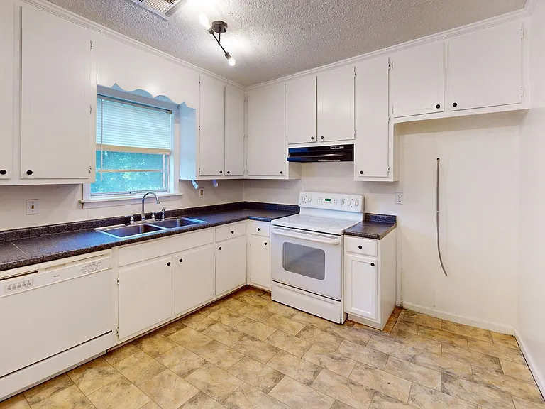 130 Graylynn Dr — Photo 6