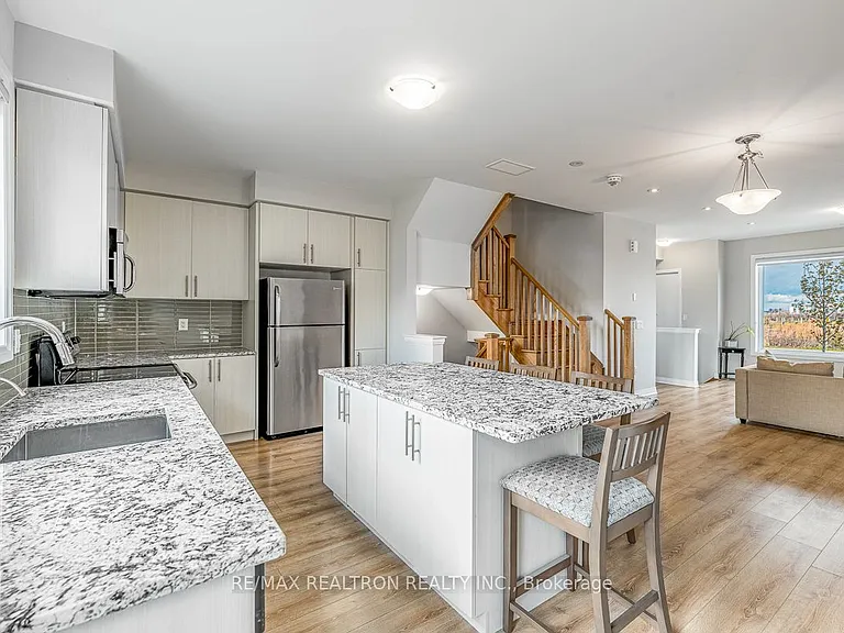 213 Downsview Park Blvd — Photo 31