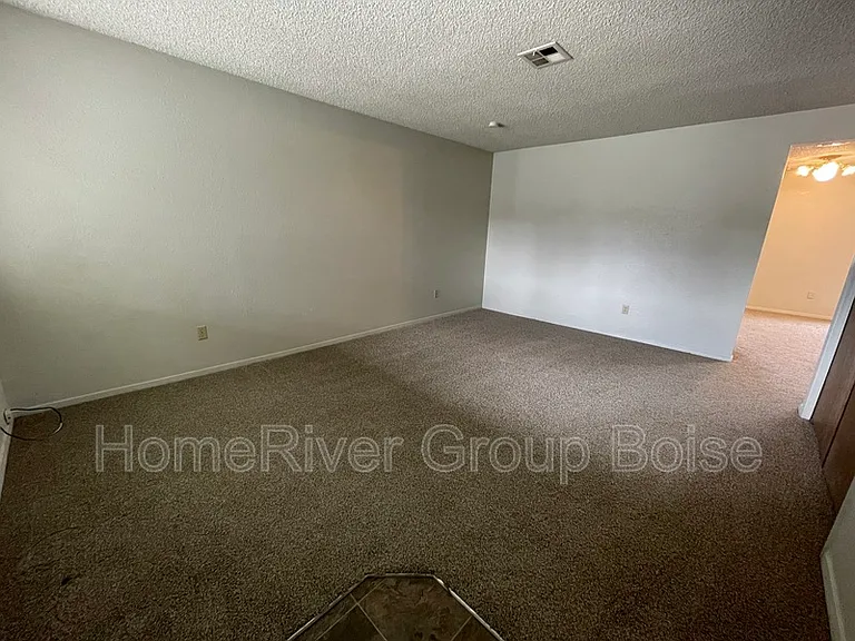 870 E Bergeson St — Photo 2