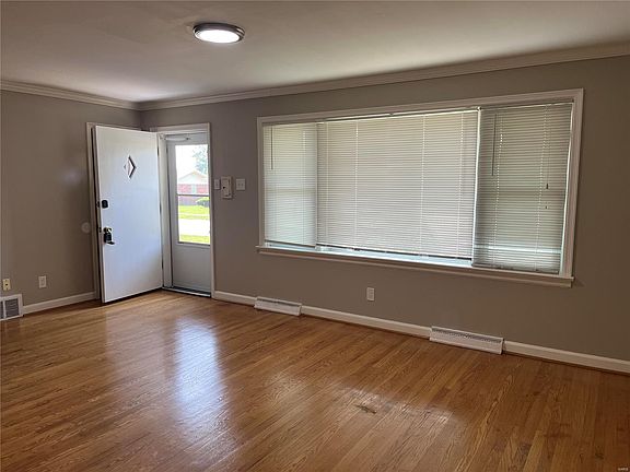 4th image of 1225 Fargo Dr