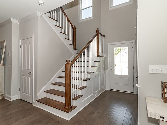 5th image of 341 Colonnades Dr