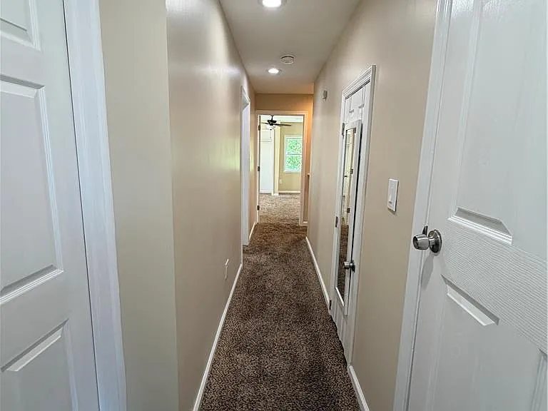 718 Ferry St — Photo 37