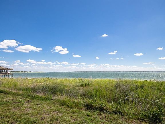 4th image of 221 The Shores Dr #L