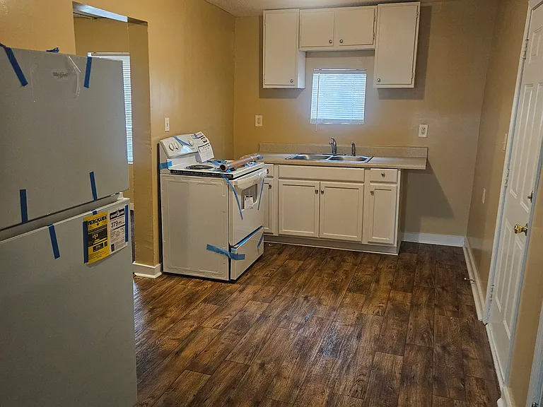 1177 Lawton Dr — Photo 2