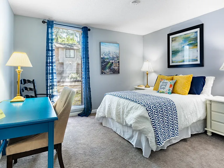 Yester Oaks Apartments — Photo 31
