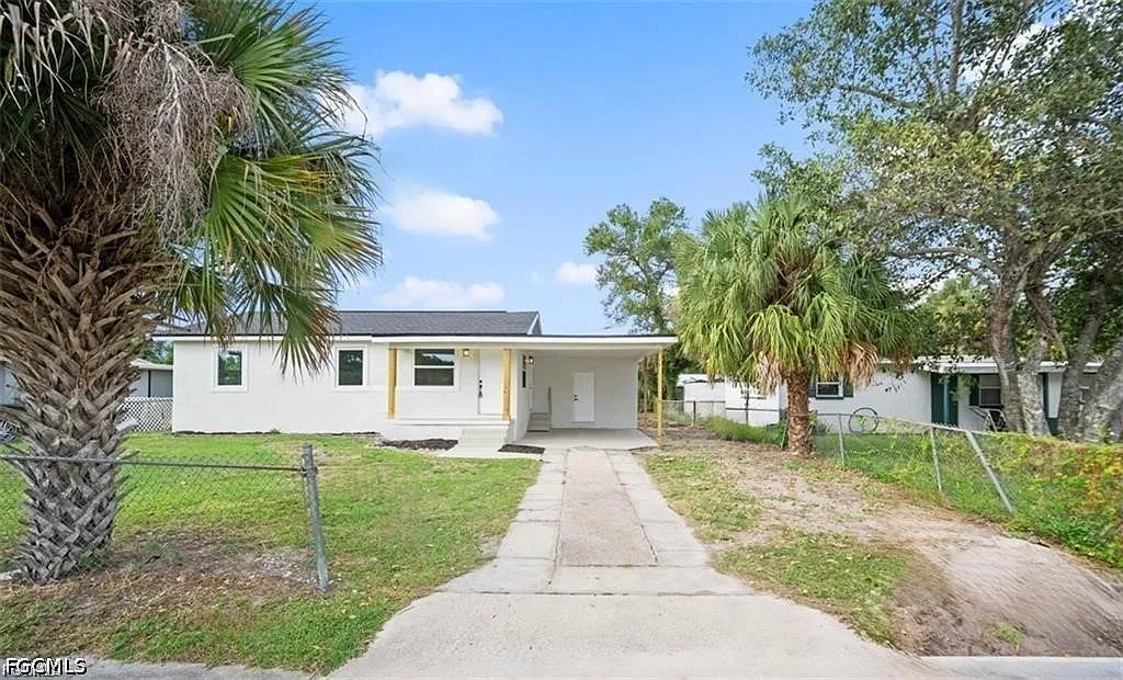 3 bed, 1.0 bath, 816 sqft, $1,800 — Photo 1