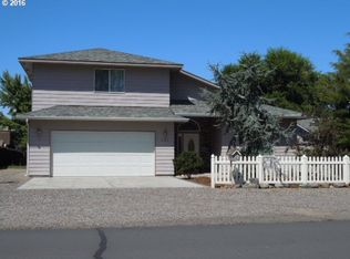 933 E Main St, Hermiston, OR 97838